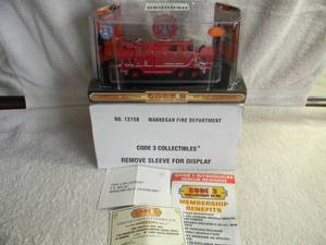 CODE 3 COLLECTIBLES 164 SCALE DIE-CAST - LIMITED EDITION 1902 of 3000 WAUKEGAN OSHKOSH AIRPORT CRASH TRUCK - IN BOX - WITH COA - FANTASTIC PIECE - SEE PICTURES