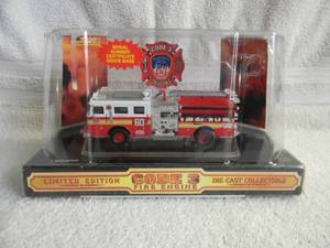 CODE 3 COLLECTIBLES 164 SCALE DIE-CAST - LIMITED EDITION 1 of 25000 CITY OF NEW YORK FIRE DEPT. FIRE ENGINE - IN BOX - FANTASTIC PIECE - SEE PICTURES