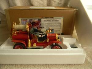 FAIRFIELD MINT 118 SCALE DIE CAST 1914 FORD MODEL T FIRE ENGINE - IN BOX - WITH COA - GREAT PIECE - SEE PICTURES