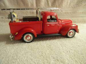 GOLDEN WHEEL DIE CAST 1940 FORD RED FIRE TRUCK - NICE - GREAT PIECE - SEE PICTURES