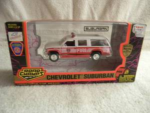 ROAD CHAMPS 143 SCALE DIE CAST CHEVROLET SUBURBAN CITY OF HARTFORD FIRE DEPT. SHIFT COMMANDER - IN BOX - GREAT PIECE - SEE PICTURES