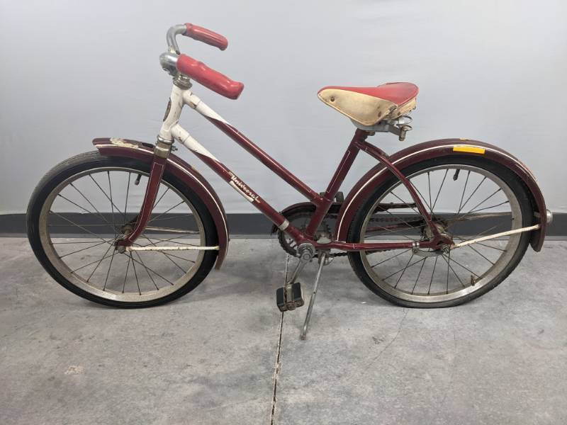 lot 72A image: Vintage Universal Womens 27 Bike M