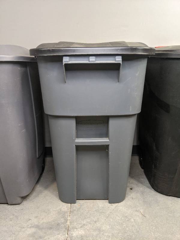 lot 88A image: 3 Rubbermaid Wheeled Trash Cans with Lids S