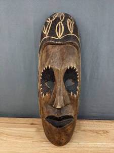 lot 60 image: African Zambia Softwood Mask  R