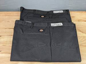 lot 74B image: New Mens Dickies Shorts Size 40 J