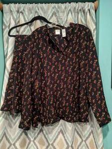 lot 473 image: New Emma JamesA Liz Claiborne Company Blouse and Skirt Black With Flowered Print Top Size 12 Skirt Size 10 P