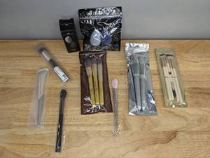 lot 76 image: Collection of New Makeup Brushes and Sponges R
