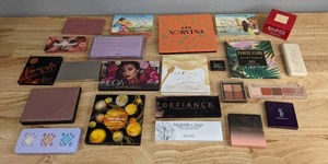 lot 86 image: A Collection of Lightly Used Make-Up Palettes R