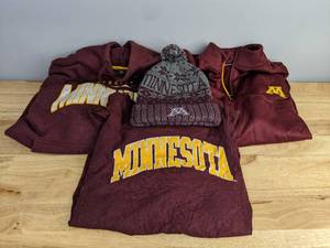lot 107 image: Champion Minnesota Golden Gophers Womens Size 2XL Sweaters, Top and Beanie R