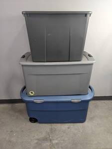lot 115 image: Set of 3 Large Plastic Storage Totes with Lids S