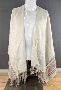 lot 28B image: Siizu Causebox Viscose Poncho  R