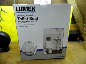 MM-Locking Raised Toilet Seat