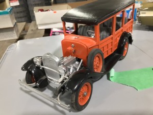 (2) nice 118 scale Diecast models One is made by Scale