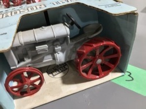 Ertl Fordson die-cast tractor 116 wbox