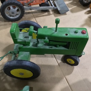 Wooden tractor w steel trailer