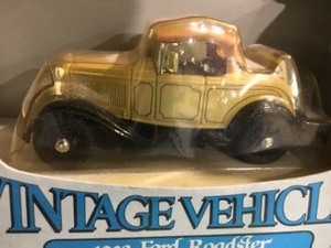 1 VINTAGE VEHICLE AND 2 CLASSIC VEHICLE DIE CAST IN BOX
