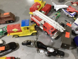 HUGE LOT OF MISC DIECAST CARS