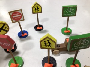 SIGN AND FERRIS WHEEL WOULD MAKE GREAT TRAIN SET PROPS