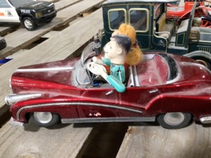 VINTAGE BATTERY OPERATED TIN TOYS