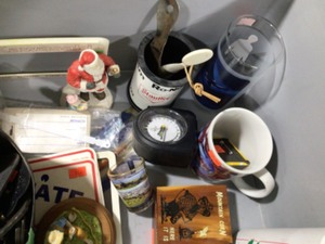 MAGNETIC CARDS TO PLAY OUTSIDE IN THE WIND ALONG WITH A BUNCH OF BELT BUCKLES