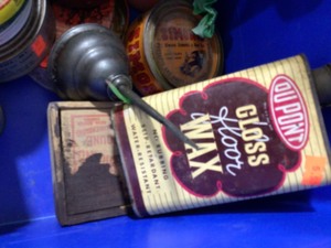 LG LOT AND A GREAT VARIETY OF OIL CANS, OLD TINS AND CANS
