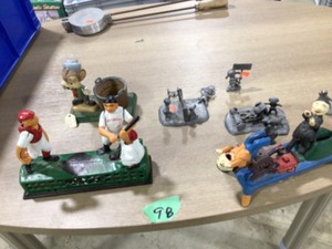 CAST IRON TOYS AND FIGURINES (SNIFFLES)