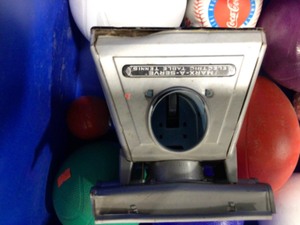 PING PONG AUTO SERVE MACHINE AND A ASST OF BALLS