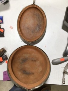 TERRA COTTA PRESS MAYBE FOR CALZONES NOT SURE