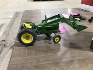 JOHN DEERE TRACTOR WLOADER