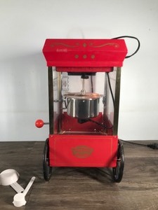 lot 14 image: Old Fashioned Movie Time Popcorn Maker