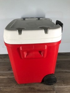 lot 115 image: 60 Quart Igloo Wheeled Cooler