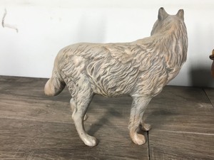 lot 118 image: Wolf & Buffalo Figurines
