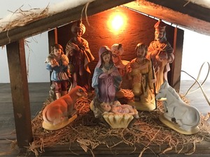 lot 137 image: Vintage 9 Piece Nativity Manger - WoodBark StripsCotton, Ceramic Figures - Holy Family Jesus (Lighted)
