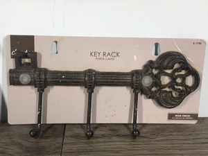 lot 169 image: Key Rack & Coat  Hat Hanger