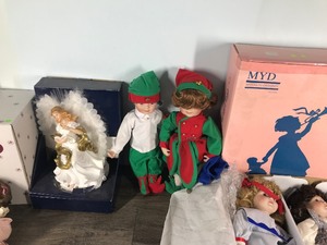 lot 193 image: Lot of Collectible Dolls