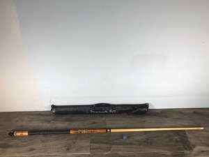 lot 219 image: Minnesota Fats 19oz Pool Stick with Carrying Case