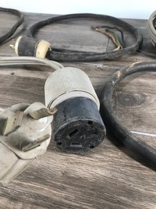 lot 243 image: 4 - Heavy Duty Gauge Electrical Wire Extension Cord ( Most of them are around 4ft long)