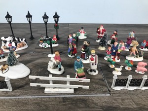 lot 415 image: Lot of Christmas Village Figurines