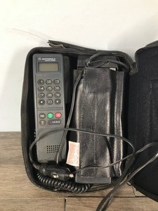 lot 437 image: Motorola America Series MS 833 Mobile Car Cell Brick Phone