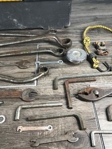 lot 445 image: Rubbermaid Tool Box and Tools