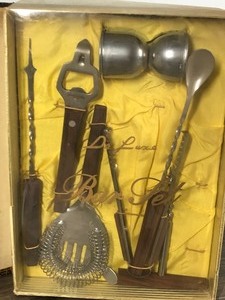 lot 473 image: Vintage Deluxe Bar Set