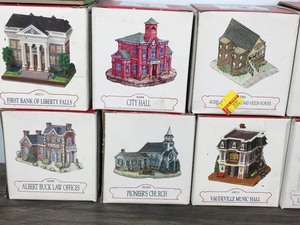 lot 479 image: 18 - Liberty Falls Collection Small Villages