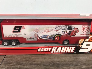 lot 483 image: 2007 Nascar Winners Circle Kasey Kahne #9 Trailer Rig 164 scale die cast