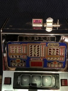 lot 6 image: Inder 25 Cent Fun Fruit Slot Machine