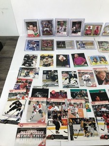 lot 371 image: Lot of Sports Cards - Hockey, Football, Baseball, Golf and Soccer