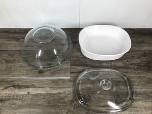 lot 352 image: Large Pyrex Bowl & Corning Ware Casserole Dish with Lid