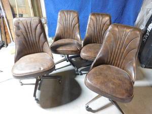lot 267 image: 4 Upholstered kitchen chairs on wheels