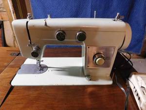 lot 269 image: Montgomery Wards vintage sewing machine in stand