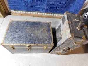 lot 276 image: 2 Vintage trunks