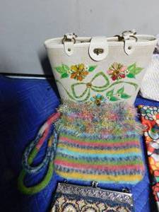 lot 283 image: 8 vintage purses
